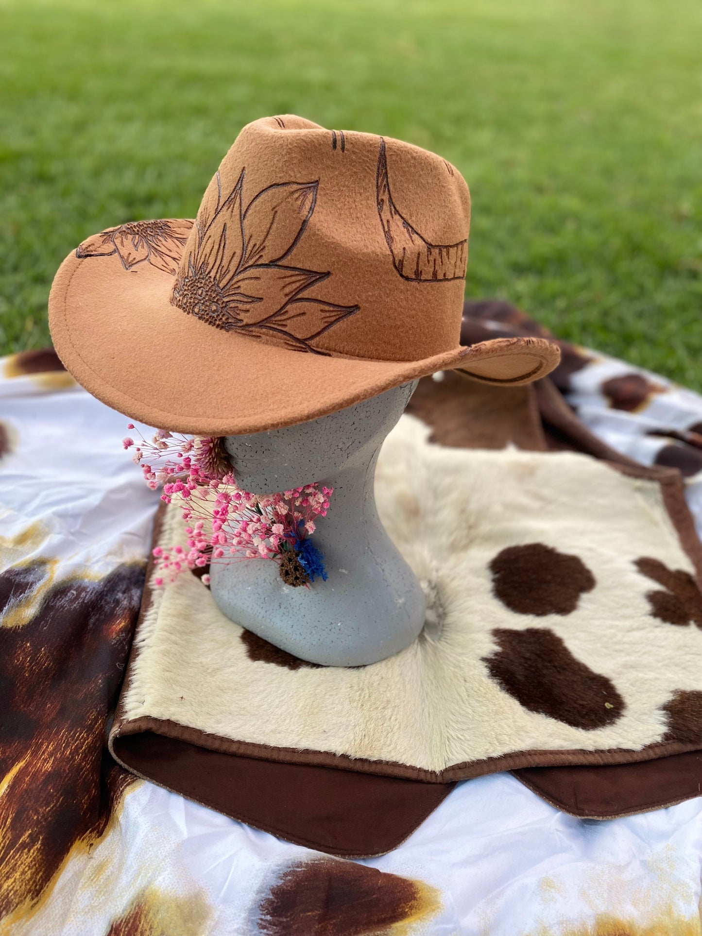 Bushland Brims Sunflowers & Highland Cow T&A